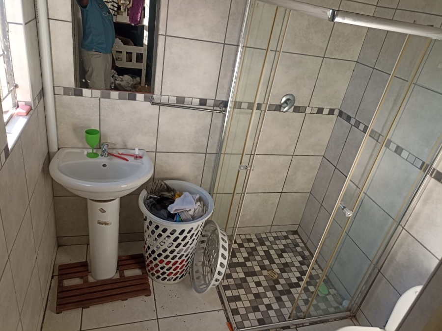 2 Bedroom Property for Sale in Kwanonqaba Western Cape